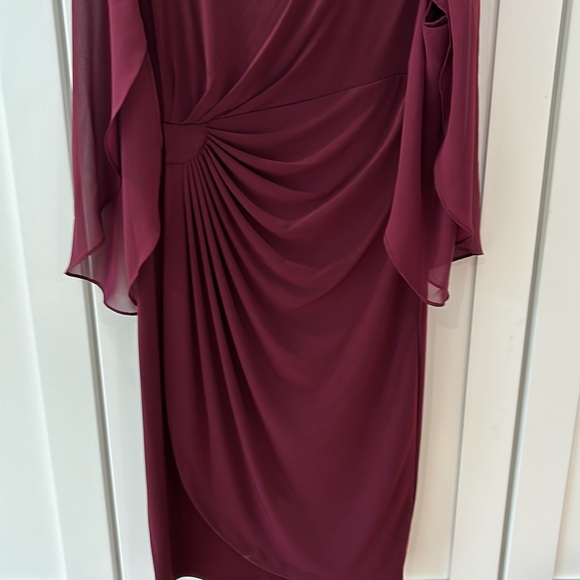 Burgandy Connected Apparel dress size 14.  Very flattering with ruched side - Picture 3 of 5